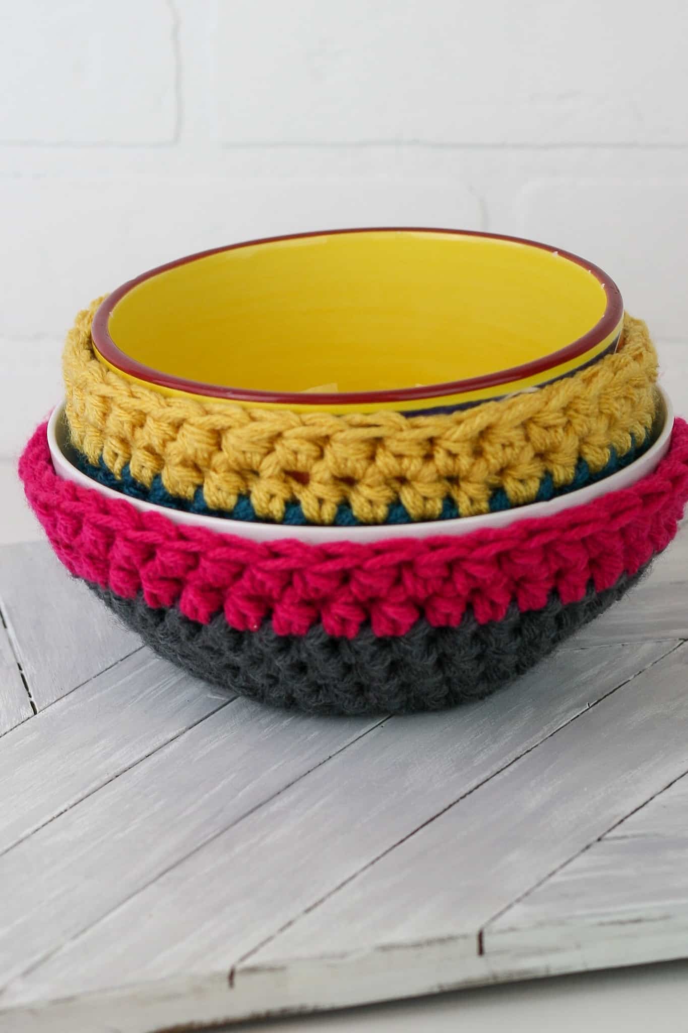 15 Minute Crochet Bowl Cozy Video Tutorial, Make up two different size  bowl cozies in just 15 minutes. These cozies are quick and easy and great  for soup season.