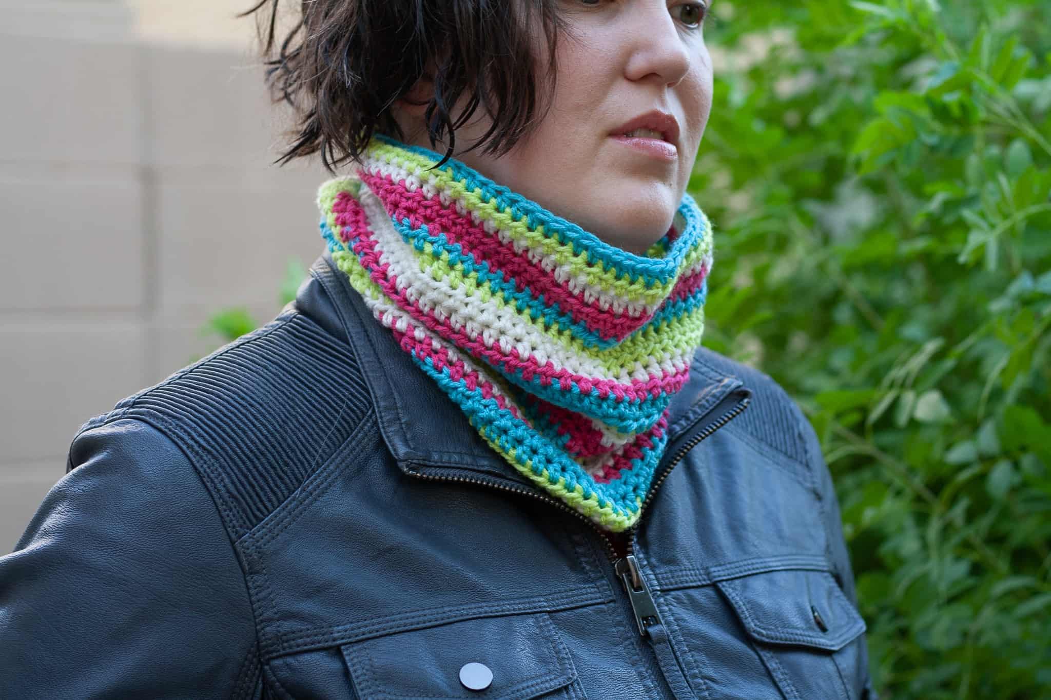 Beginner Crochet Cowl Free Pattern - Winding Road Crochet