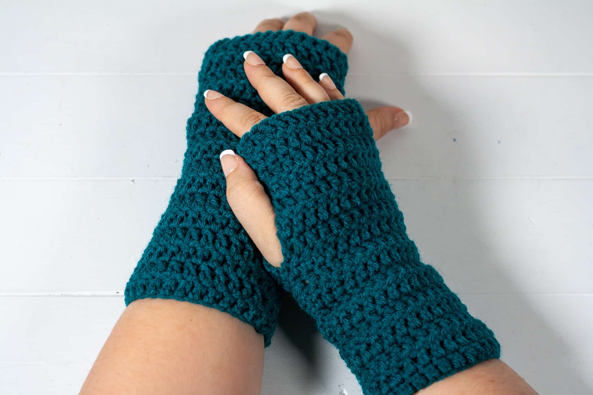 Fingerless Gloves Crochet Pattern (Free & Easy)